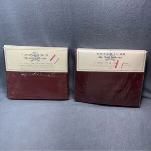 Tommy Hilfiger The Crest Collection Burgundy Sheet Set